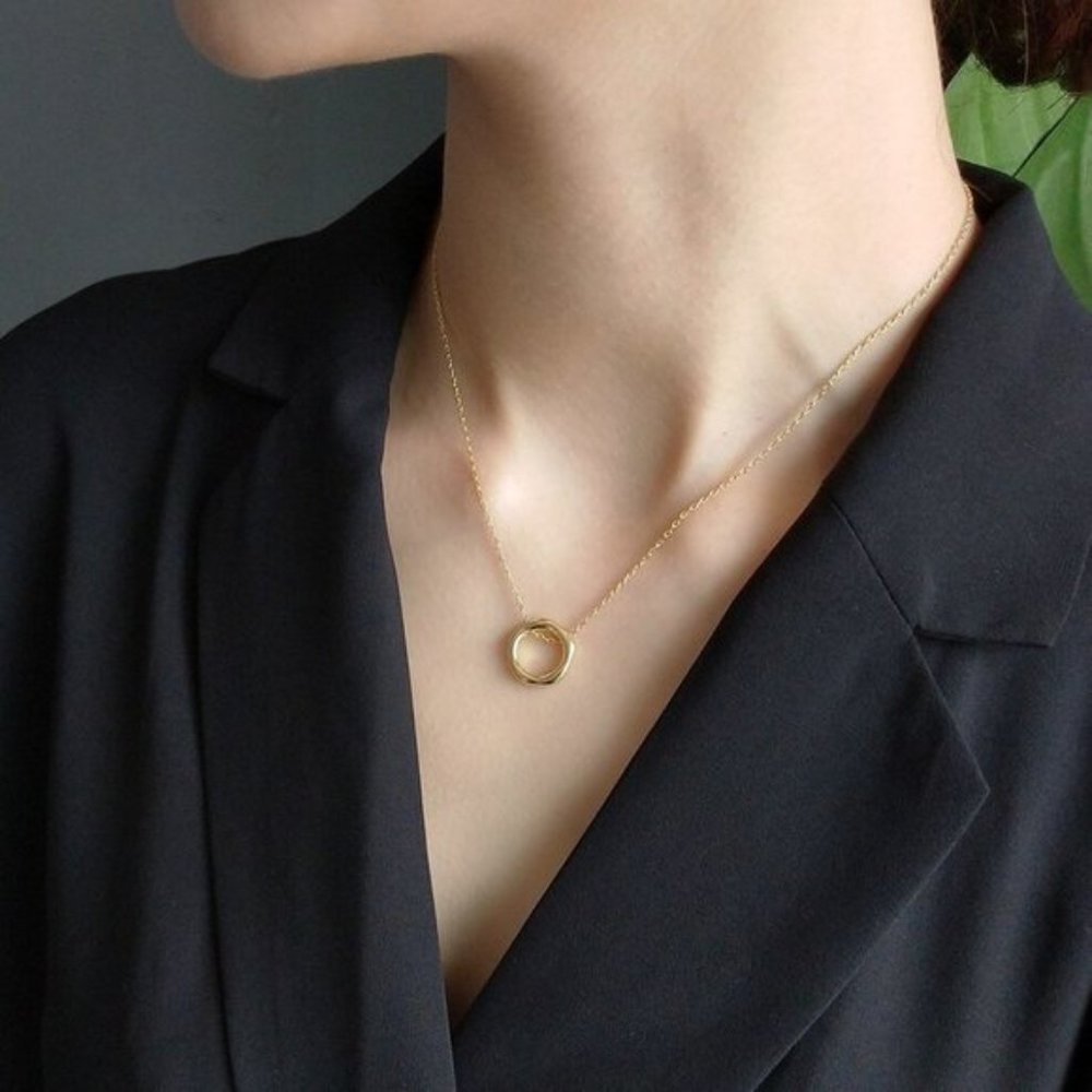 NEW Silver Vintage Gold Circle Necklace - Picture 1 of 3